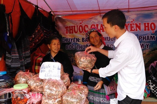 Tham gia phiên chợ vùng cao - Ảnh 4 Tham gia phiên chợ vùng cao - Ảnh 4