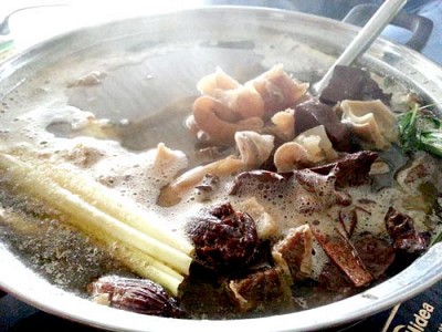 Gan Dạ Nếm Thử Món Lá Ngón Xào, Rêu Nấu Canh Ở Tây Bắc Gan Dạ Nếm Thử Món Lá Ngón Xào, Rêu Nấu Canh Ở Tây Bắc