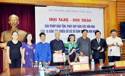 Hội thảo “Giải pháp bảo tồn, phát huy bản sắc văn hóa của 16 dân tộc thiểu số có dân số dưới 10.000 người”…! Hội thảo “Giải pháp bảo tồn, phát huy bản sắc văn hóa của 16 dân tộc thiểu số có dân số dưới 10.000 người”…!