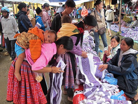 Chợ Pà Cò, Mai Châu: Rực rỡ sắc màu phiên chợ vùng cao