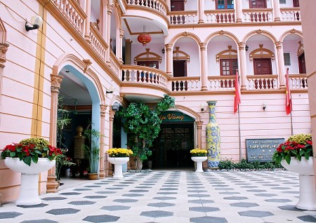 Khách Sạn Tháp Vàng