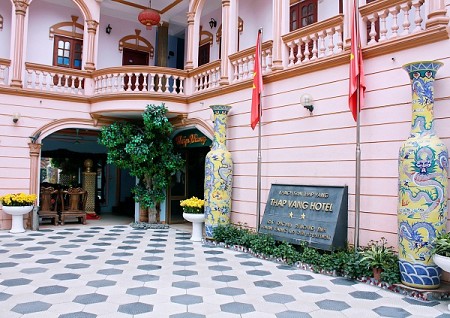 Khách Sạn Tháp Vàng