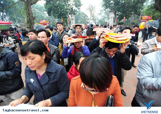 Niềm vui của người dân khi xin được ấn Đền Trần dịp năm mới - Ảnh 4