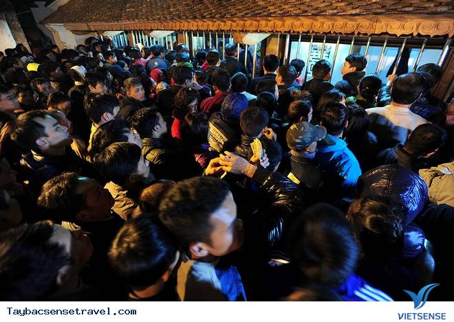 Sự đông đúc của lễ hội khai ấn Đền Trần, Nam Định - Ảnh 3