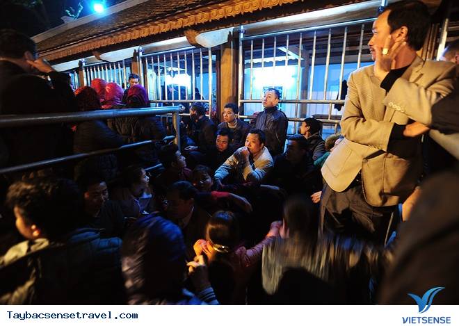 Sự đông đúc của lễ hội khai ấn Đền Trần, Nam Định - Ảnh 6