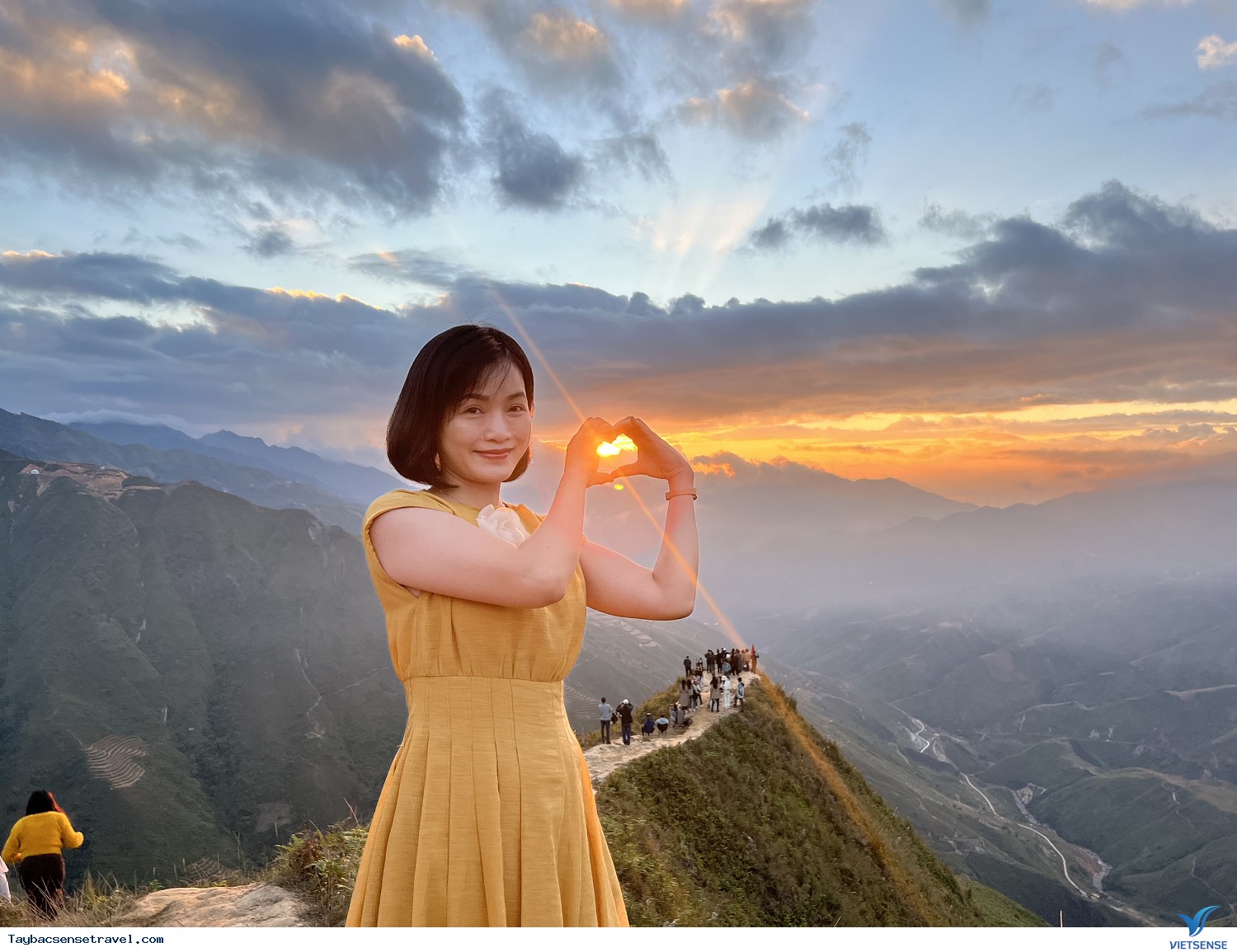 đến với xã Tà Xùa nơi có SỐNG LƯNG KHỦNG LONG hùng vĩ - Ảnh 1