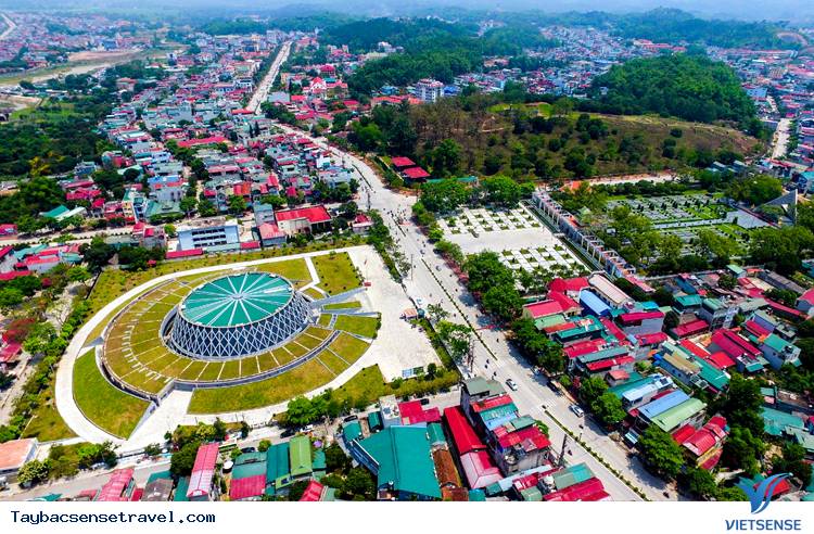 Khám Phá Điện Biên: Thiên Nhiên Hùng Vĩ và Ẩm Thực Đặc Sắc Tây Bắc