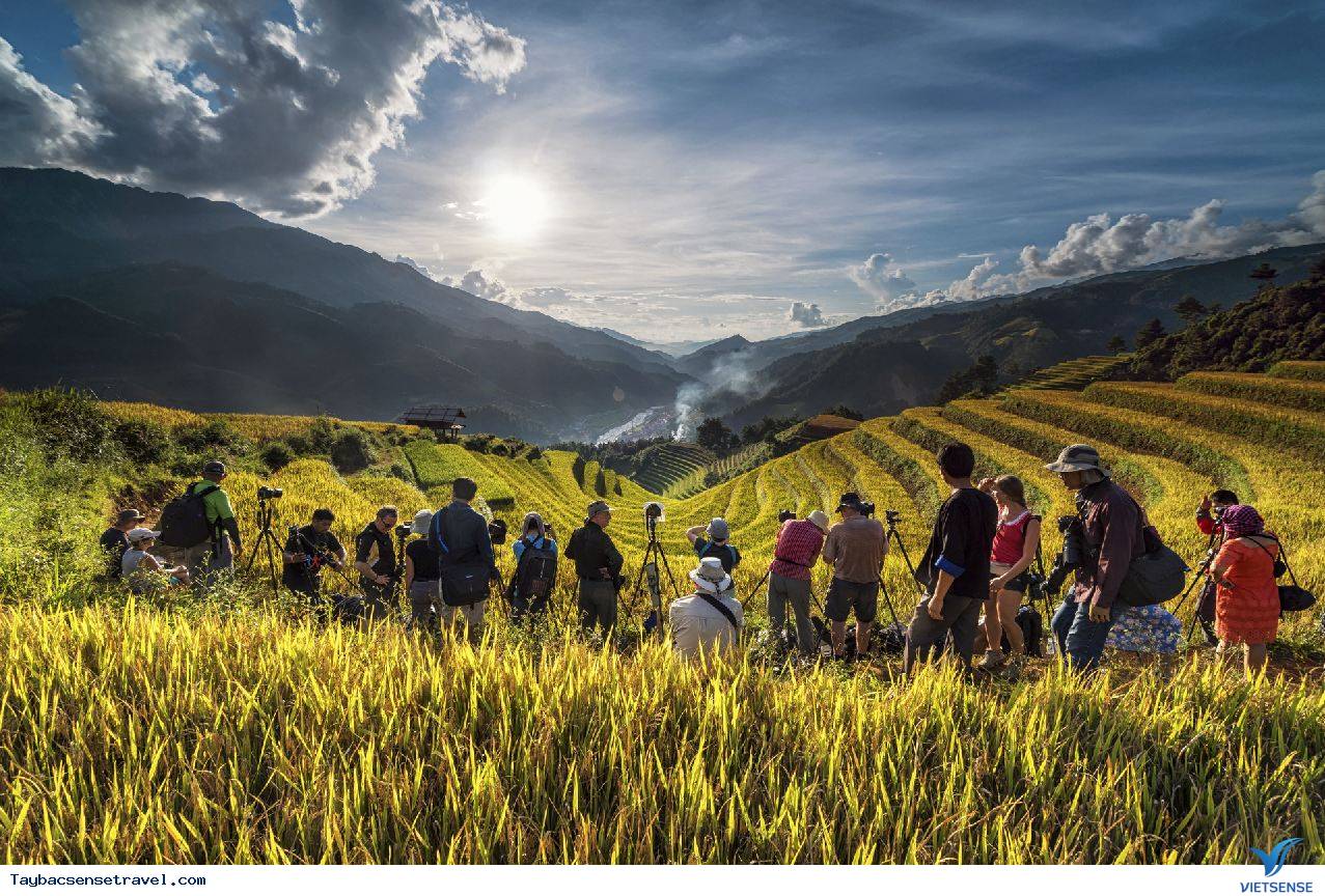 Đổ bộ lên Mù Cang Chải ngắm cảnh đẹp lúa chín cùng với những vật dụng cần thiết - Ảnh 1