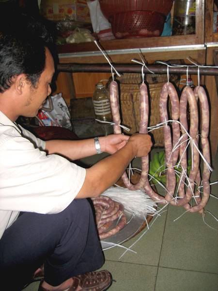 Lạp Xưởng Ngon Trứ Danh Đất Tây Bắc - Ảnh 1