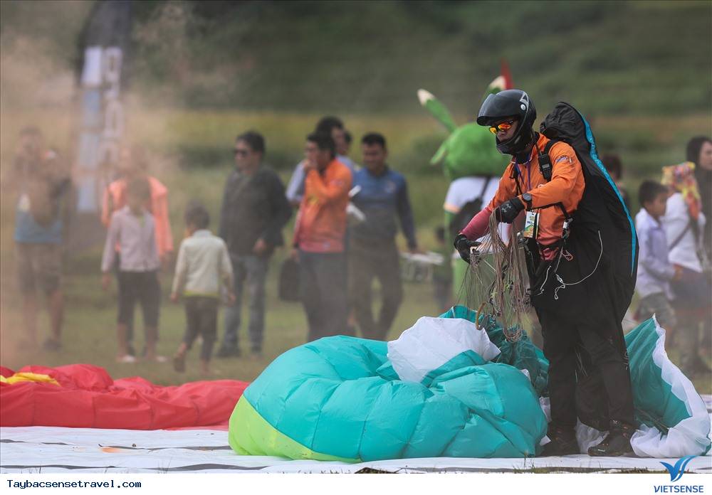 Trải Nghiệm Thích Thú Ngắm Dù Lượn Bay trên mùa vàng tại Mù Cang Chải - Ảnh 2