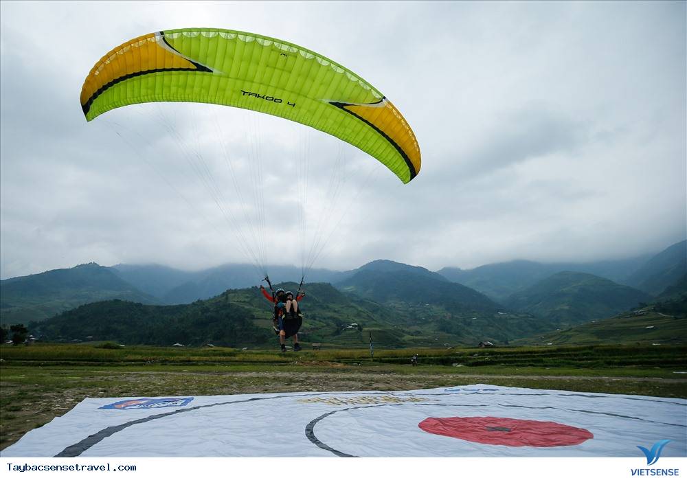 Trải Nghiệm Thích Thú Ngắm Dù Lượn Bay trên mùa vàng tại Mù Cang Chải - Ảnh 1