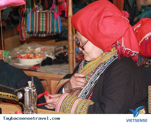 Vẻ Rực Rỡ Của Trang Phục Phụ Nữ Dao Đỏ - Ảnh 2 Vẻ Rực Rỡ Của Trang Phục Phụ Nữ Dao Đỏ - Ảnh 2